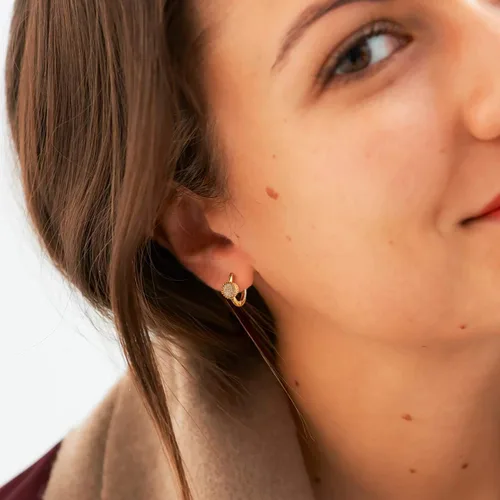 Vista 2 de VACRONA - Aretes tipo arracada de aro para mujer, chapados en oro de 14 quilates, diseño de Huggie