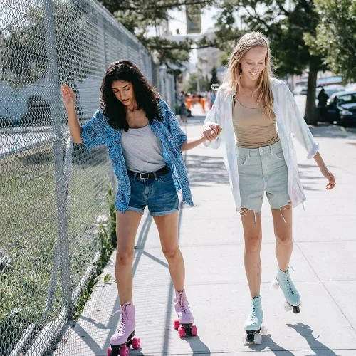 Vista 4 de Patines de cuatro ruedas de gamuza para exteriores para mujeres y hombres