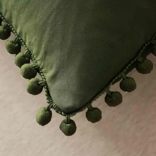 Vista 2 de Juego de 2 fundas de almohada de tamaño estándar verde oliva oscuro, 20 x 26 pulgadas Pompón verde oscuro