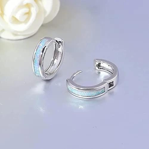 Vista 4 de CiNily Aretes Huggie de ópalo con bisagras, chapados en oro, hipoalergénicos, pequeños aretes de aro para mujeres, adolescentes, niñas, hombres