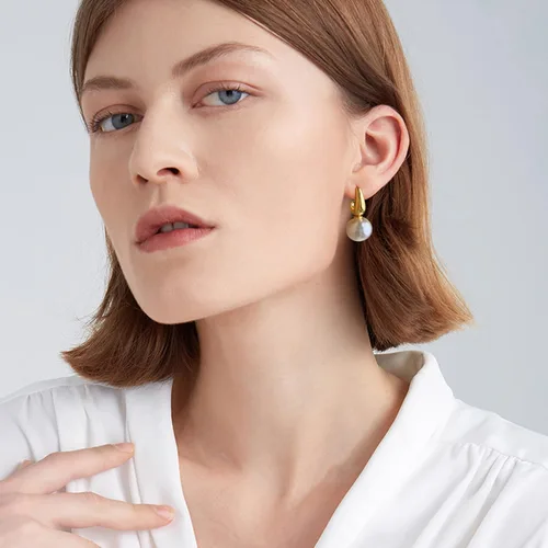 Vista 4 de Aretes de aro de plata dorada con letra D para mujer, aretes de perlas, 2 vías de uso, aretes de perlas de lujo, en forma de D, regalos de joyería