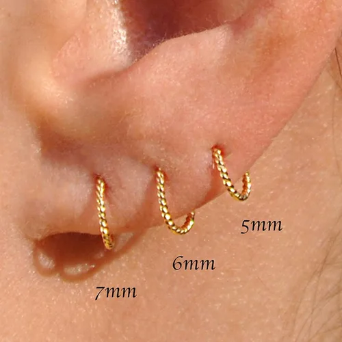 Vista 5 de Piercing de aro de plata de ley calibre 20 hecho a mano para el tabique de las cejas, cartílago, nariz, tragus