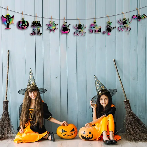 Vista 8 de JOYIN 72 piezas de manualidades de Halloween para niños, recuerdos de fiesta de Halloween, papel rascador con 18 diseños para suministros de fiesta