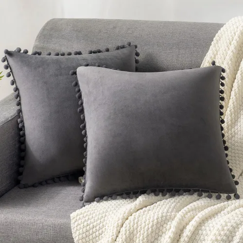 Vista 7 de DEZENE Fundas de almohada 18x18 gris oscuro: Paquete de 2 fundas de almohada decorativas cuadradas de terciopelo suave con pompones para decoración