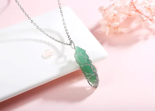 Vista 2 de XIANNVXI Collar con colgante de luna creciente envuelta en alambre con forma de árbol de la vida Collar con piedras de cristal curativo de reiki