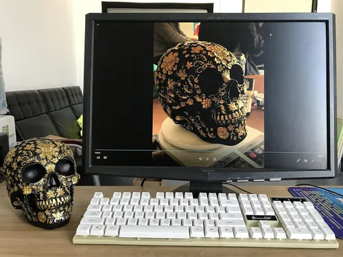 Vista 6 de CUZOKOLA - Decoración gótica de calavera dorada más grande para decoración del hogar, escultura de calavera falsa de Halloween, figura de esqueleto