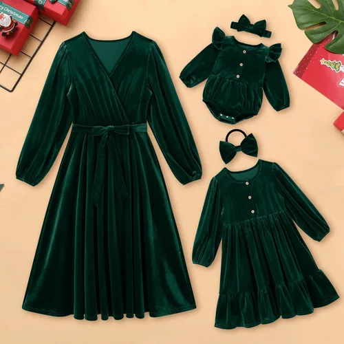 Vista 2 de AWIBMK Vestidos de Navidad para mamá y yo, vestido de terciopelo de manga larga, otoño, invierno, Navidad, vacaciones, mamá, hija, trajes a juego