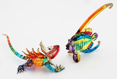 Vista 2 de Bandera de vidrio soplado a mano de color artístico Peces VS lagarto Animales en miniatura Pequeñas figuras coleccionables decorativas y regalos