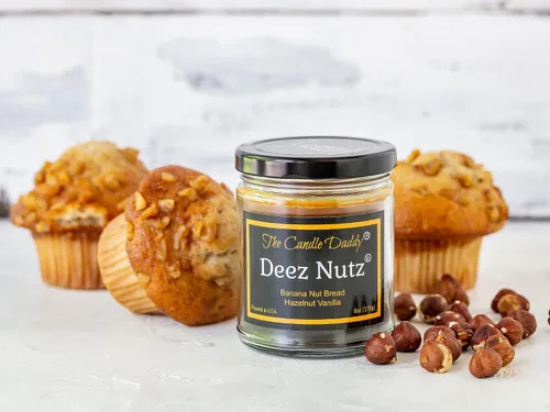 Vista 2 de Deez Nutz - Divertido pan de plátano y nueces, vela perfumada de avellana y vainilla, doble vertido, 6 onzas, 40 horas de tiempo de combustión