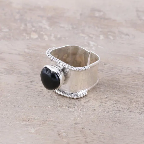Vista 4 de NOVICA Onyx Anillo en forma de corazón de plata de ley 925, Romance Beckons