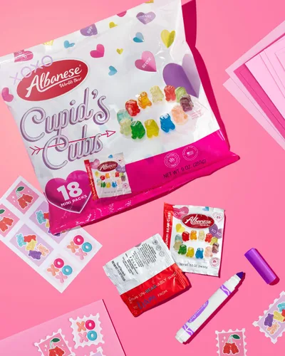 Vista 3 de Albanese World's Best Cupid's Cubs - Ositos de goma de mascar, paquete de 18 unidades, bolsas de 0.5 onzas de dulces, dulces de San Valentín