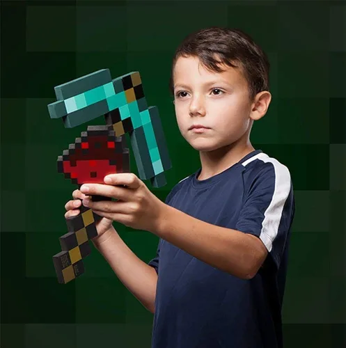 Vista 2 de ThinkGeek Inc Minecraft Diamond Pickaxe y Redstone Dust Kit de aventura