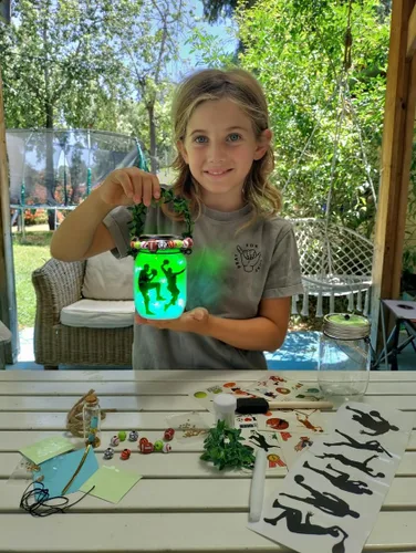 Vista 2 de Haz tu propio tarro de farol deportivo con luz nocturna para niños y niñas, fútbol, fútbol, baloncesto, tenis y béisbol para niños, kit de arte