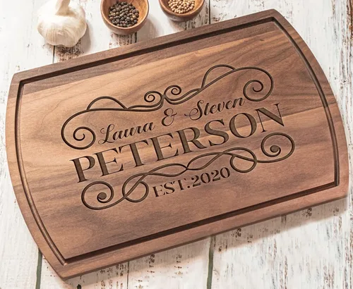 Vista 5 de Tabla de cortar personalizada Mr and Mrs Regalo de boda para pareja Tabla de cortar grabada personalizada