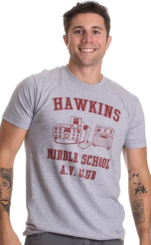 Vista 3 de Ann Arbor camiseta Co Hawkins Middle School Av Club estilo clásico 80s disfraz AV Hawkin playera
