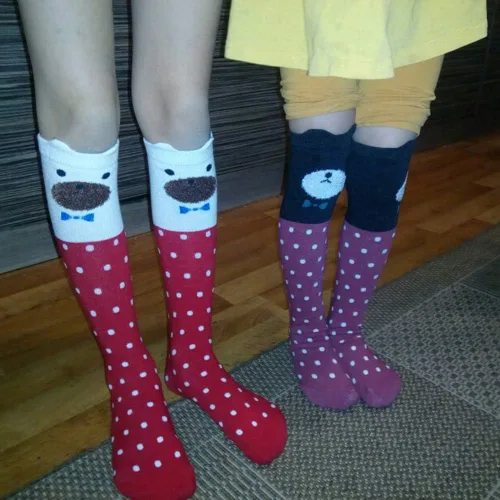 Vista 3 de Gellwhu Calcetines altos hasta la rodilla para niñas, calcetines largos de algodón de media pantorrilla