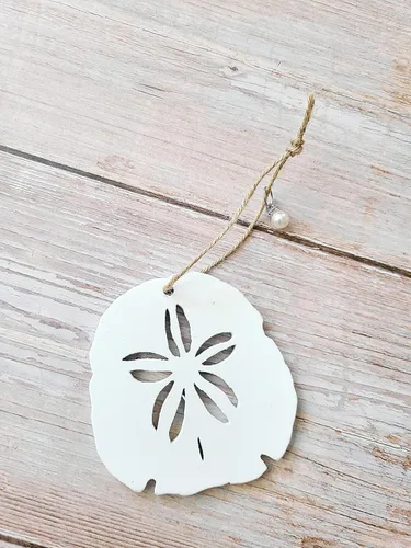 Vista 4 de Ornament Destin, FL Sailboat Map Ornament 4” Wood Hanging Map Ornament with Artwork & Charm Perfect for Wine Bottles, Gift Bags, or Christmas