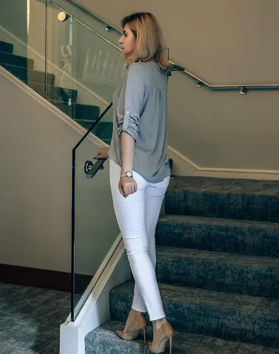 Vista 5 de ROSWEAR - Blusa de gasa para mujer cuello en V mangas con puños