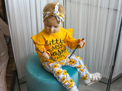 Vista 4 de Conjunto de 3 piezas de ropa de bebé niña de manga larga con letras y pantalones casuales y diadema