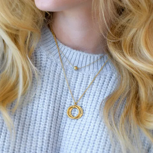 Vista 4 de Oak&Luna Collar con nombre grabado con mensaje oculto personalizado Colgante de placa de nombre chapado en oro de 18 quilates, chapado en oro