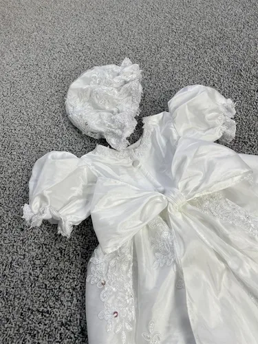 Vista 4 de FAIOKAVER Vestidos de bautismo de encaje, vestidos de bautizo para niñas con gorro
