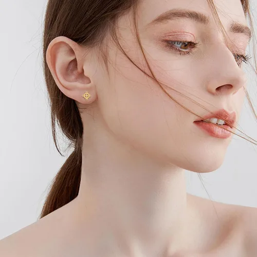 Vista 6 de Aretes de nudo de bruja de oro de 14 quilates para mujer, aretes de oro amarillo con nudo celta, aretes de tuerca de oro sólido, brujas triquetra