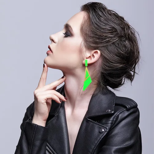 Vista 6 de Aretes de neón retro de los años 80 para mujer, aretes colgantes de neón triangulares acrílicos, coloridos aretes geométricos de gota, brillantes