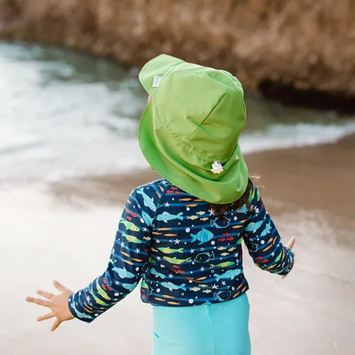 Vista 3 de i play. by green sprouts - Gorro de protección solar con solapa para bebé, con protección solar UPF 50+
