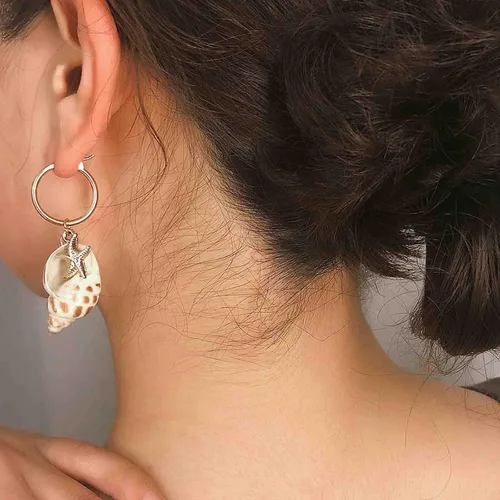 Vista 2 de Erimberate Aretes de aro de concha de concha de mar bohemios, aretes colgantes de estrella de mar dorados, aretes de concha, aretes de estrella