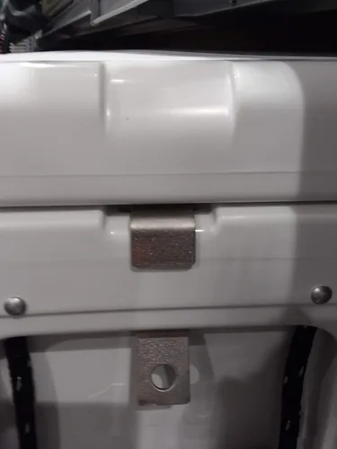 Vista 3 de Cooler Lock compatible con cofres de hielo duros RTIC ultra resistentes, protección definitiva para enfriadores, soporte de seguridad