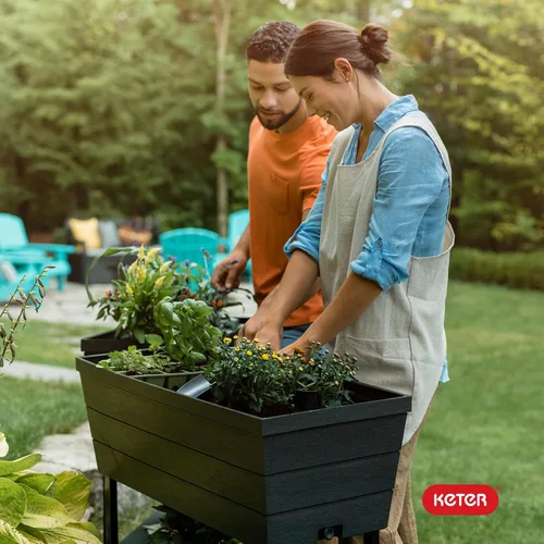 Vista 9 de Keter Urban Bloomer - Jardinera elevada de 12.7 galones y maceta de jardín de hierbas para exteriores con medidor de riego automático y tapón