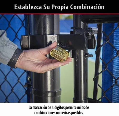 Vista 4 de Master Lock Candado de Combinación Dorado, Cerradura de Portón para Valla o Cobertizo al Aire Libre, Cerradura Pequeña con Código Personalizable