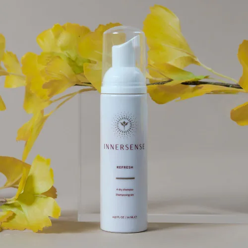 Vista 3 de INNERSENSE Organic Beauty - Champú seco Refresh (2.4 oz 2.4 fl oz) Absorbs Oil + Refreshes Hair Between Washes, Adds Volume Non-Toxic