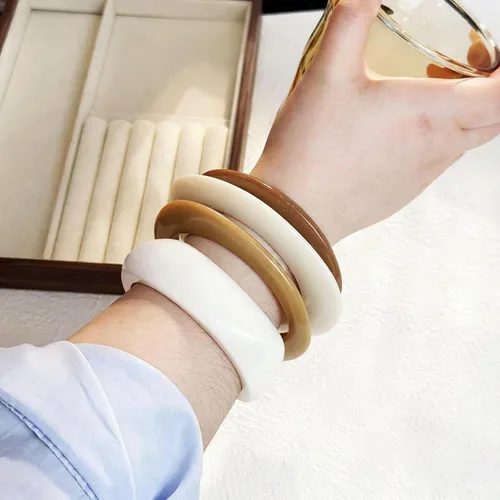 Vista 7 de Pulsera de resina gruesa para mujer, estilo vintage, de resina de carey, juego de pulseras anchas de acetato, pulsera acrílica, joyería
