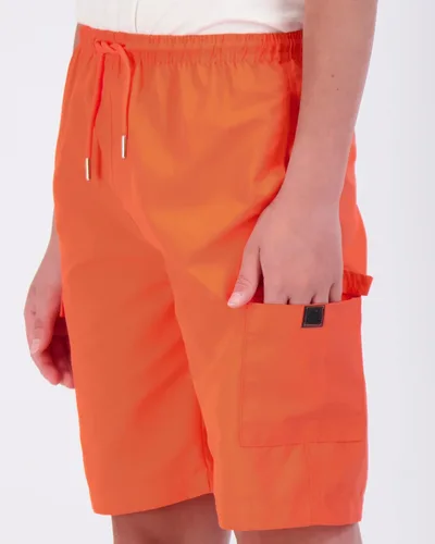 Vista 4 de Real Essentials Paquete de 3 Traje de baño para niño con bolsillos tipo cargo y forro de malla, UPF 50+