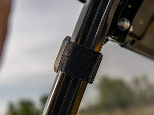 Vista 5 de SuperATV Parabrisas resistente a arañazos de servicio pesado para John Deere Gator XUV 835E / 835M / 865E / 865M de 2018+ Incluye sello