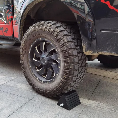 Vista 4 de ROBLOCK Juego de 2 cuñas de rueda de goma resistentes negras con cáncamo, 9" de largo x 7.1" de ancho x 5.5" de alto, para coches, autocaravanas 2
