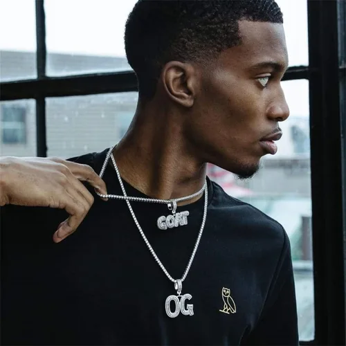 Vista 2 de HDMENC - Collar con nombre personalizable, colgante de letra grabada para hombres y mujeres, colgante de letra inicial con cadena, joyería dorada