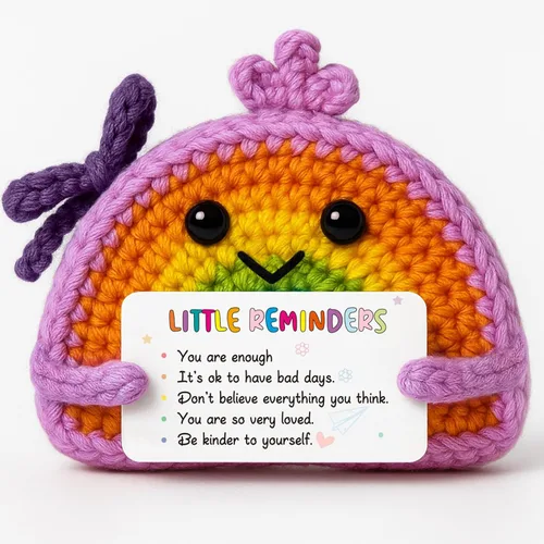 Vista 13 de Muñeca de ganchillo arcoíris positiva hecha a mano con tarjeta de aliento - Decoración inspiradora para escritorio, oficina y hogar - Regalo