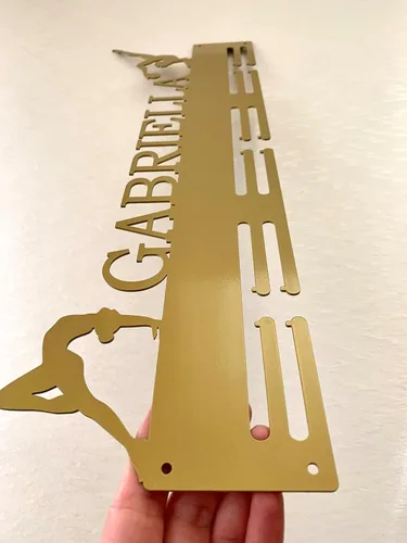 Vista 4 de Soporte personalizado para medallas de gimnasia, nombre personalizado, colgador de medallas de metal deportivo para pared, marco de exhibición