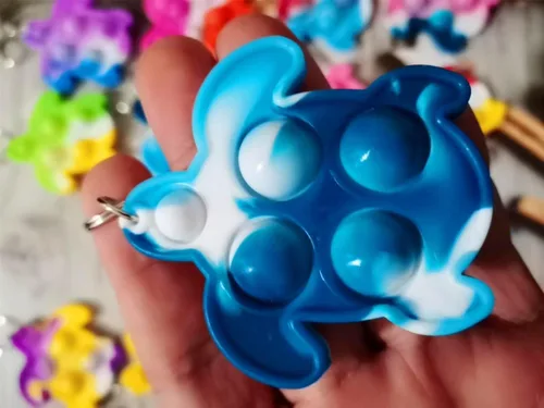 Vista 3 de 20 piezas de mini tortuga arcoíris Pop Fidget llavero juguete, regalos de fiesta, juguetes de burbujas para aliviar la ansiedad y el estrés, regalo