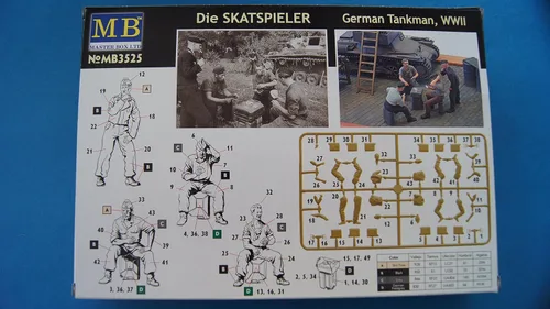 Vista 2 de Master Box WWII German Tank Man Skats Players (4) y Jerry Cans (6) Kits de construcción de modelos de figuras (escala 1:35)