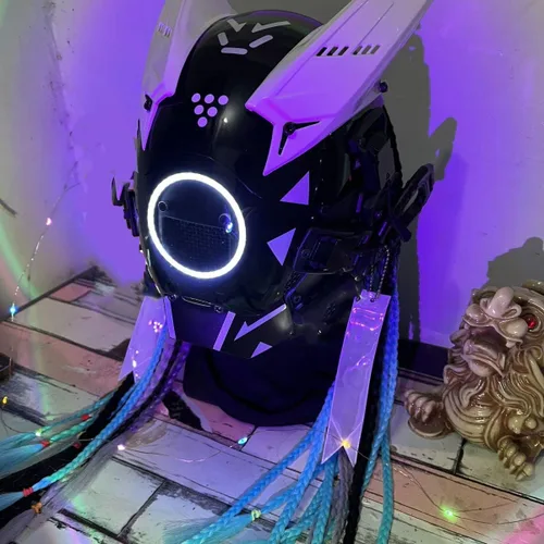 Vista 4 de YYINYUAN Máscara punk blanca futurista, decoración de casco de cosplay de Halloween con trenza ligera y sucia, máscara cibernética estilo guerrero
