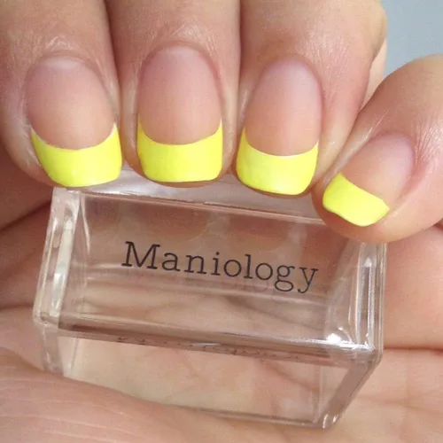 Vista 2 de Maniology Pardon My French Nail Stamping Plate Uñas francesas fáciles Diseño de uñas simple para manicura minimalista, plantilla rectangular