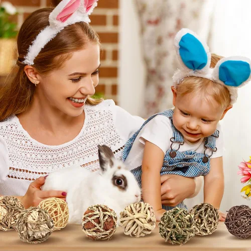 Vista 7 de VESPRO Bolas de Hierba Masticable para Conejos, (8 Piezas) Juguetes Masticables Rodantes para Animales Pequeños, Juguetes Naturales de Hierba
