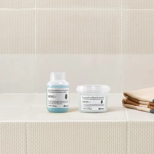 Vista 3 de Davines MINU/Champú, limpiador protector e iluminador para cabello teñido – Preserva la vitalidad y el brillo con café verde – Fórmula suave que