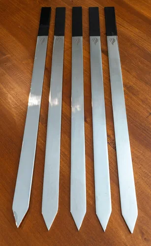 Vista 3 de India's BBQ - Juego de 5 pinchos para barbacoa de acero inoxidable de 1 pulgada de ancho, juego de 5 palitos planos de alta resistencia para asar
