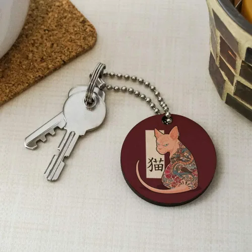 Vista 2 de Llavero redondo de madera con diseño de dragón con diseño de gato y esfinge