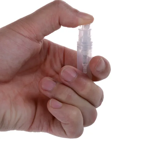 Vista 5 de 150 piezas Mini atomizador de botella de plástico de 0.07 onzas líquidas, botella de perfume recargable, botella de muestra vacía con 2 mini embudos