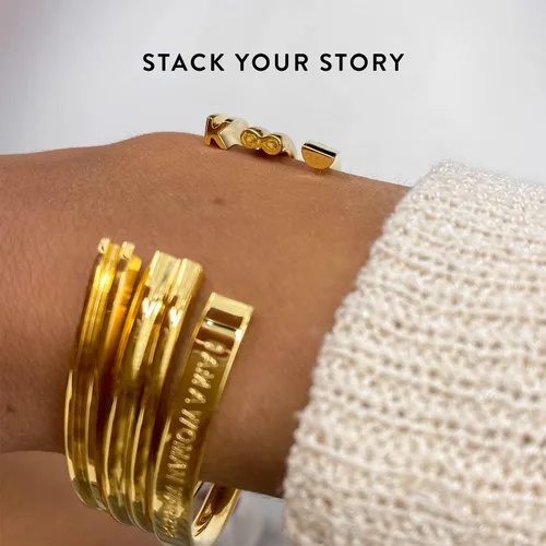 Vista 4 de Stella Valle Lip Bracelet - 18K Gold and Rhodium Cuff Bracelet in the Shape of Lips with Swarovski Crystals - You Leave Your Mark on Me